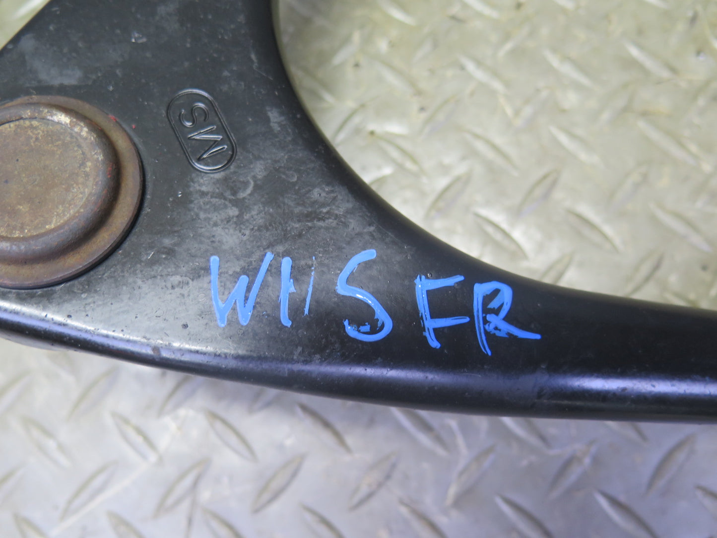 01-05 Lexus JCE10L IS300 Set of 2 Front Left & Right Upper Control Arm