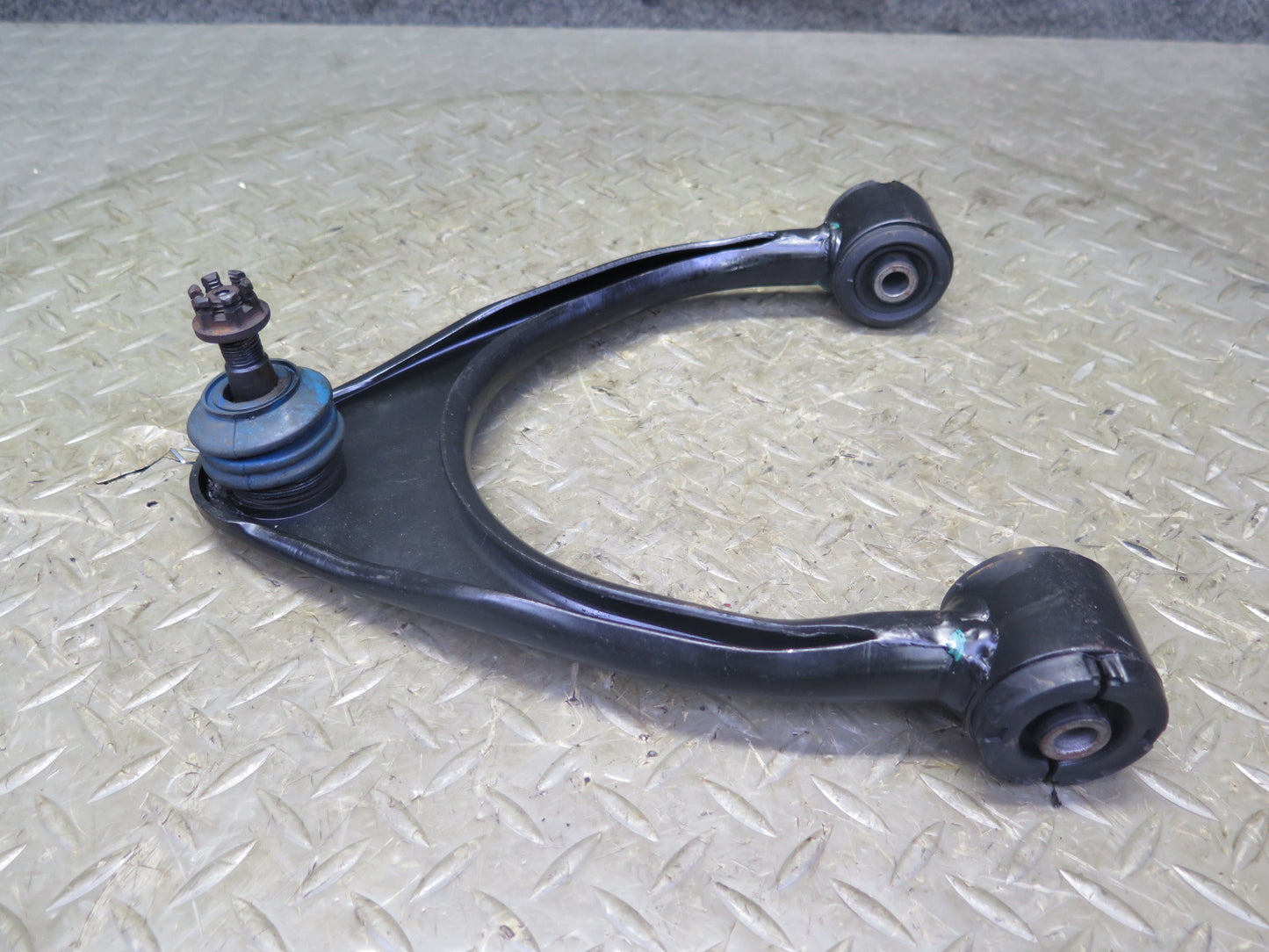 01-05 Lexus JCE10L IS300 Set of 2 Front Left & Right Upper Control Arm