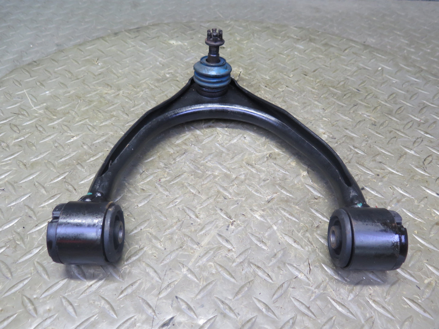 01-05 Lexus JCE10L IS300 Set of 2 Front Left & Right Upper Control Arm