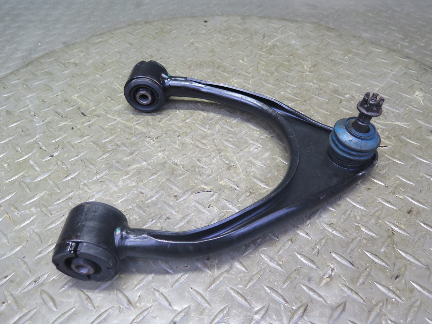 01-05 Lexus JCE10L IS300 Set of 2 Front Left & Right Upper Control Arm