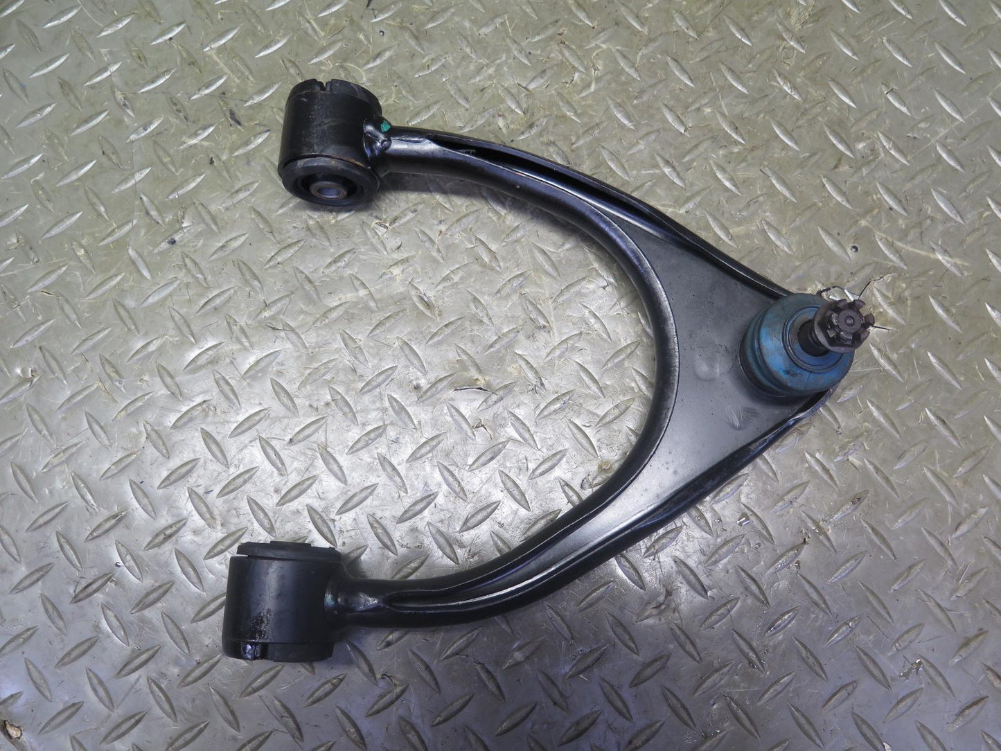 01-05 Lexus JCE10L IS300 Set of 2 Front Left & Right Upper Control Arm