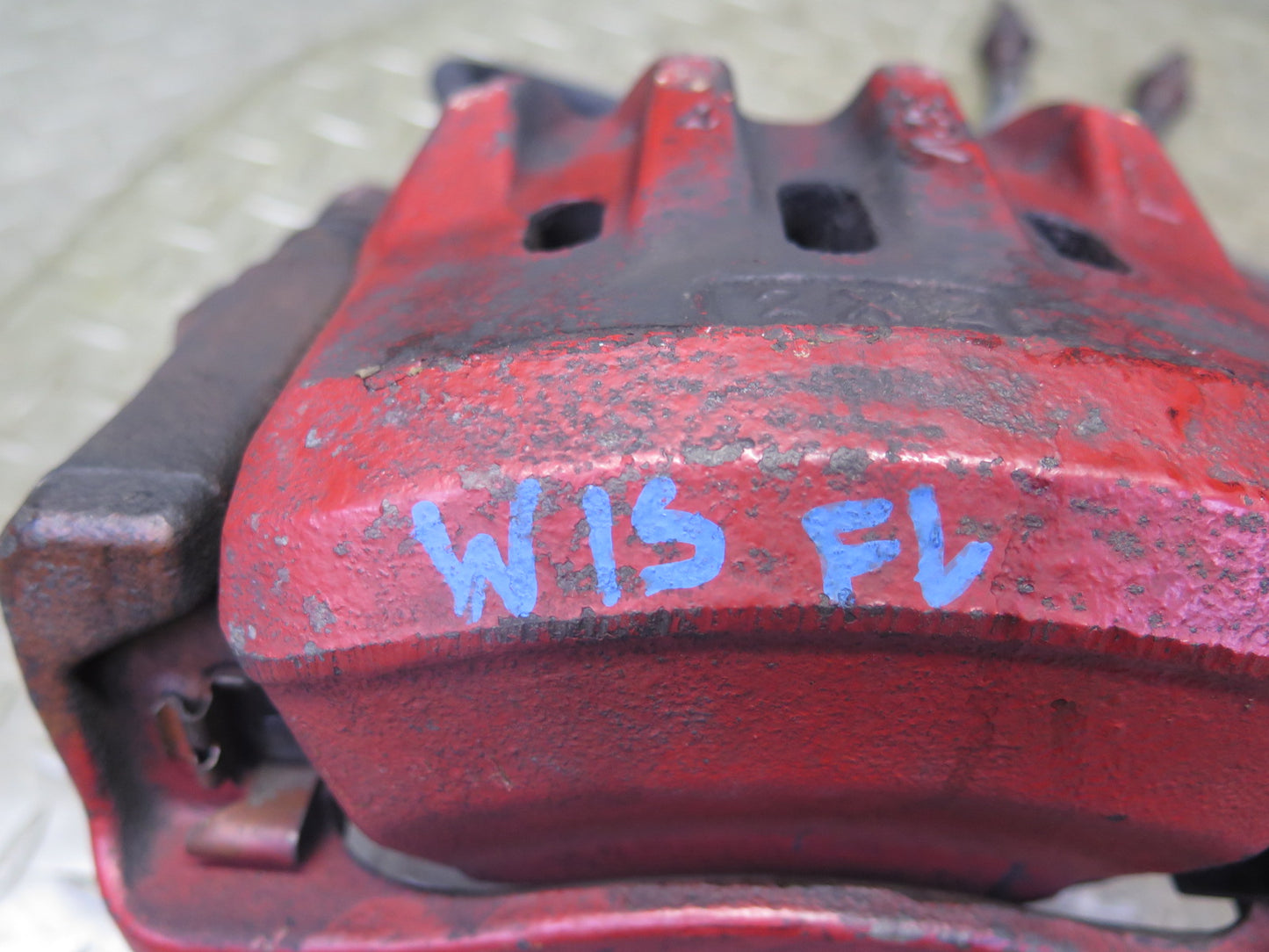 01-05 Lexus JCE10L IS300 Set of 2 Front  Left & Right Brake Caliper OEM