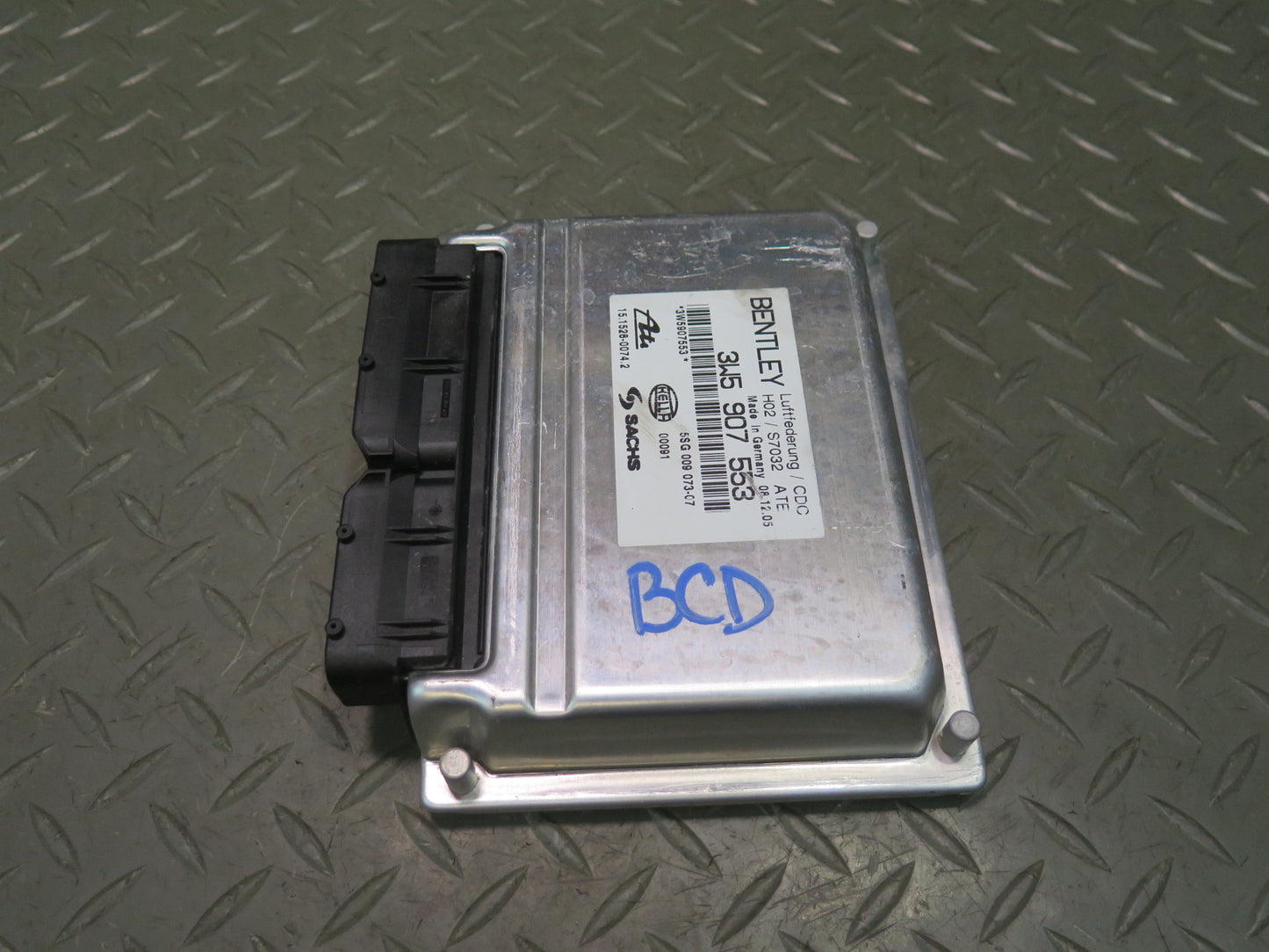 2006-2008 Bentley Flying Spur Air Suspension Control Module Unit 3W5907553
