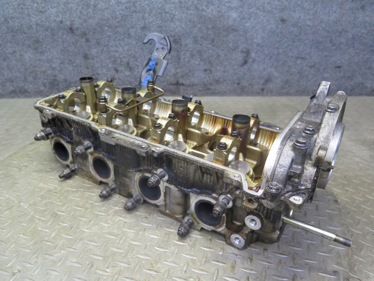 98-00 Lexus SC400 LS400 1UZFE 4.0L Right Engine Cylinder Head OEM