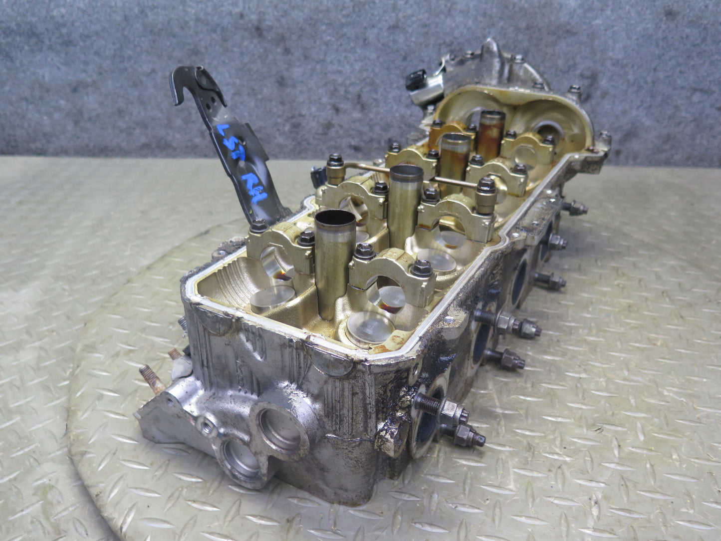 98-00 Lexus SC400 LS400 1UZFE 4.0L Right Engine Cylinder Head OEM