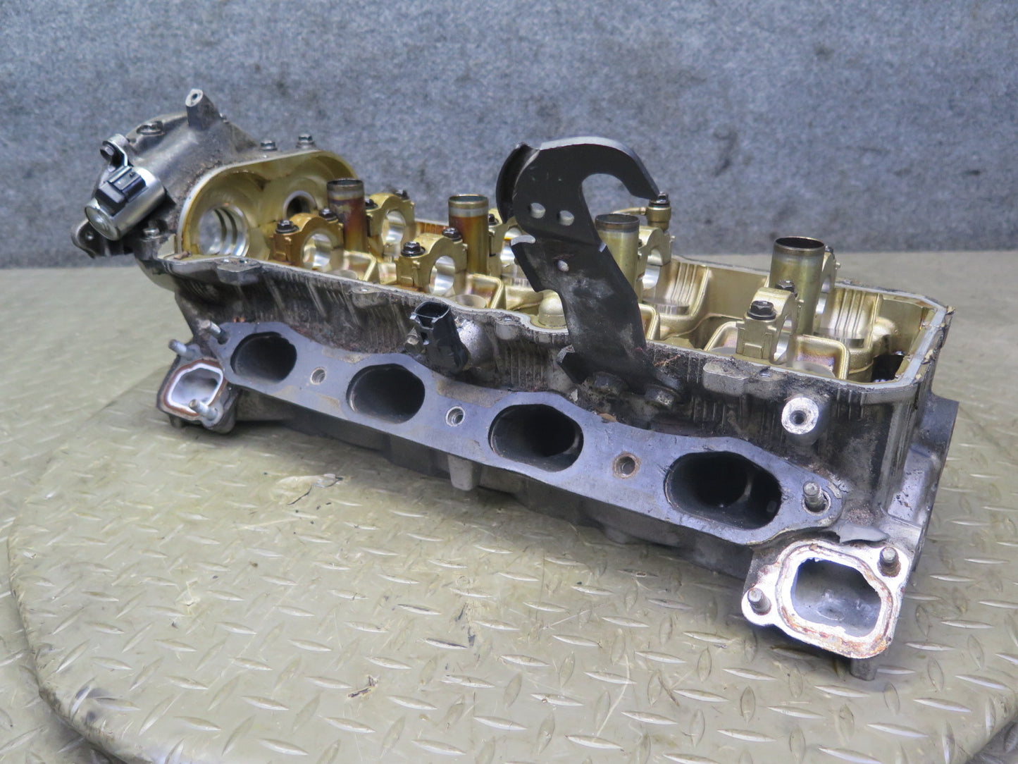 98-00 Lexus SC400 LS400 1UZFE 4.0L Right Engine Cylinder Head OEM