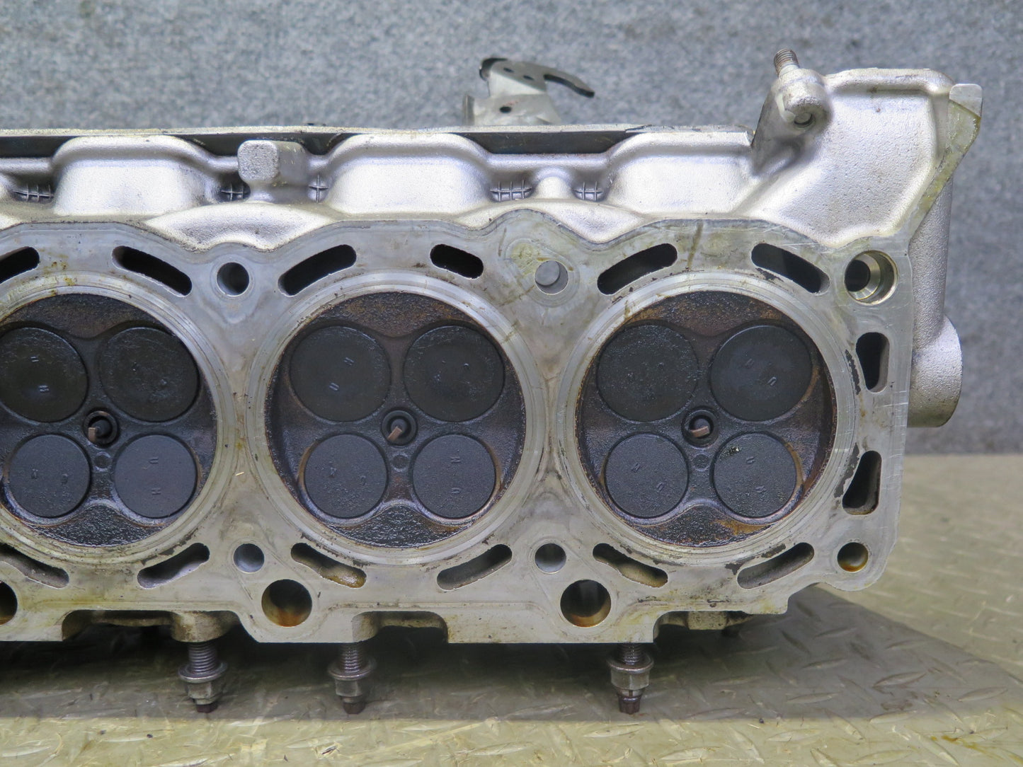 98-00 Lexus SC400 LS400 1UZFE 4.0L Right Engine Cylinder Head OEM