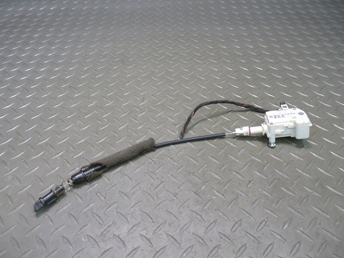 2006-2012 Bentley Flying Spur Fuel Gas Door Lock Release Actuator