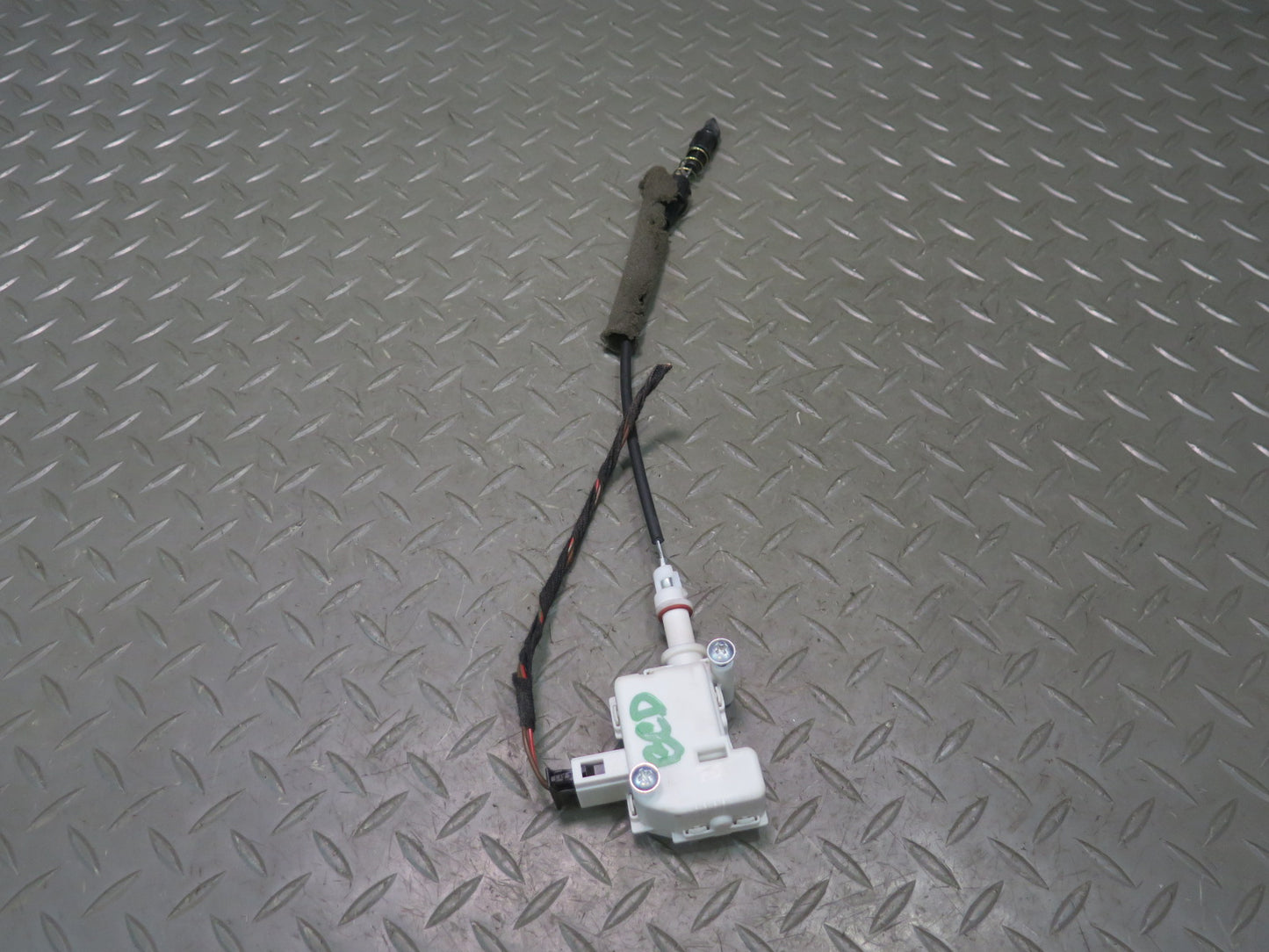 2006-2012 Bentley Flying Spur Fuel Gas Door Lock Release Actuator