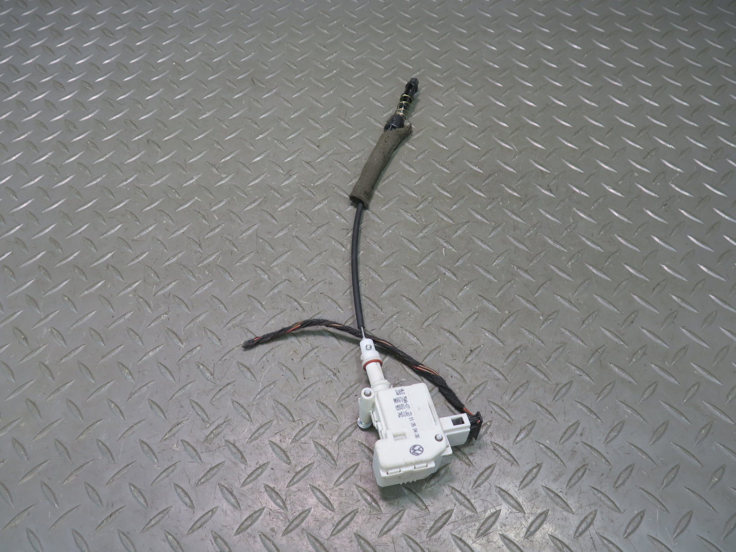 2006-2012 Bentley Flying Spur Fuel Gas Door Lock Release Actuator
