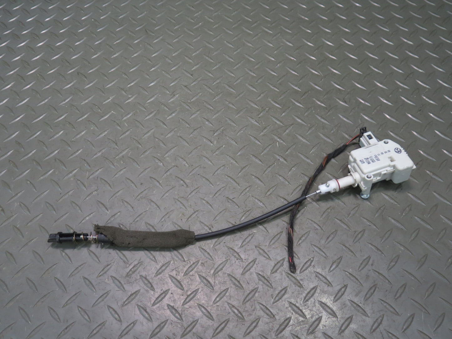2006-2012 Bentley Flying Spur Fuel Gas Door Lock Release Actuator