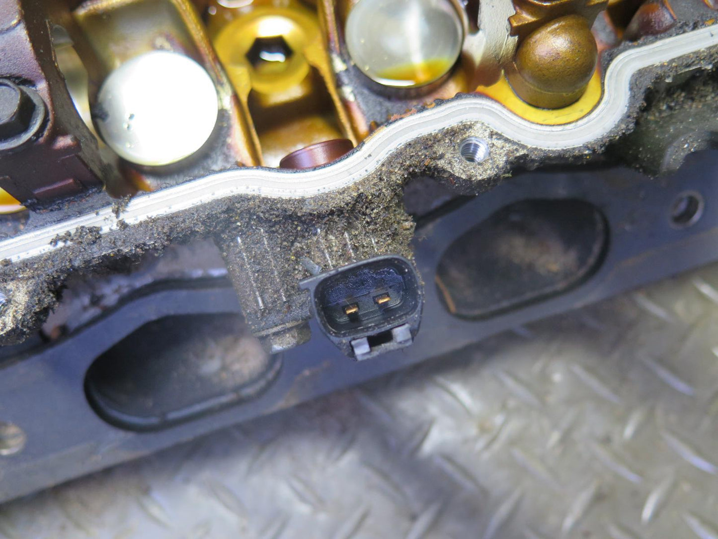 98-00 Lexus SC400 LS400 1UZFE 4.0L Left Engine Cylinder Head OEM