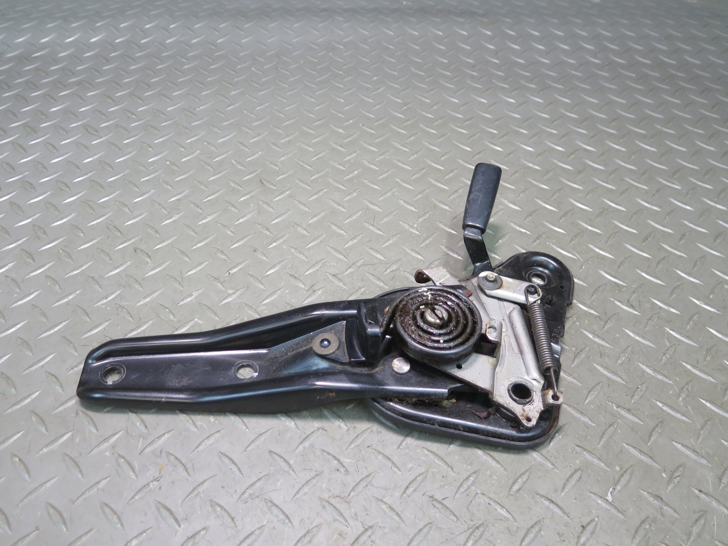 86-89 Nissan Z31 300ZX 2+0 Front Right Bucket Seat Recliner Assembly OEM