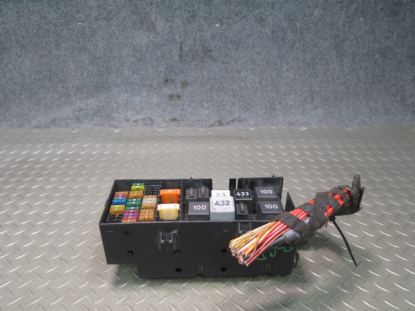 2006-2012 Bentley Flying Spur Rear Trunk Fuse Box Relay Junction Module Unit