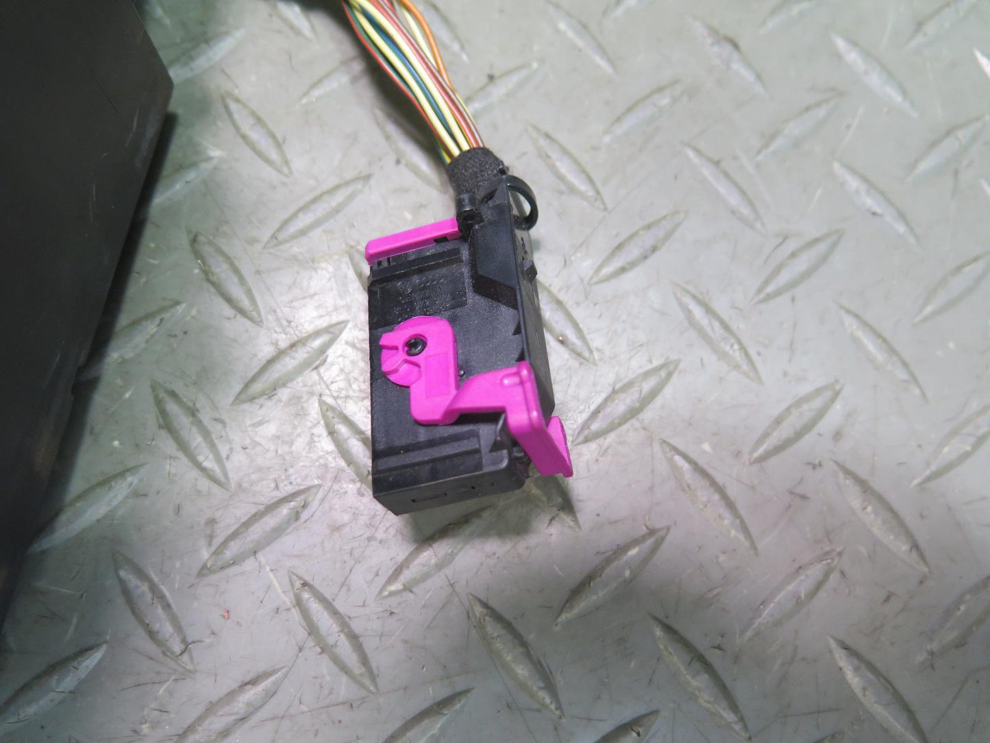 2006-2012 Bentley Flying Spur Rear Trunk Fuse Box Relay Junction Module Unit
