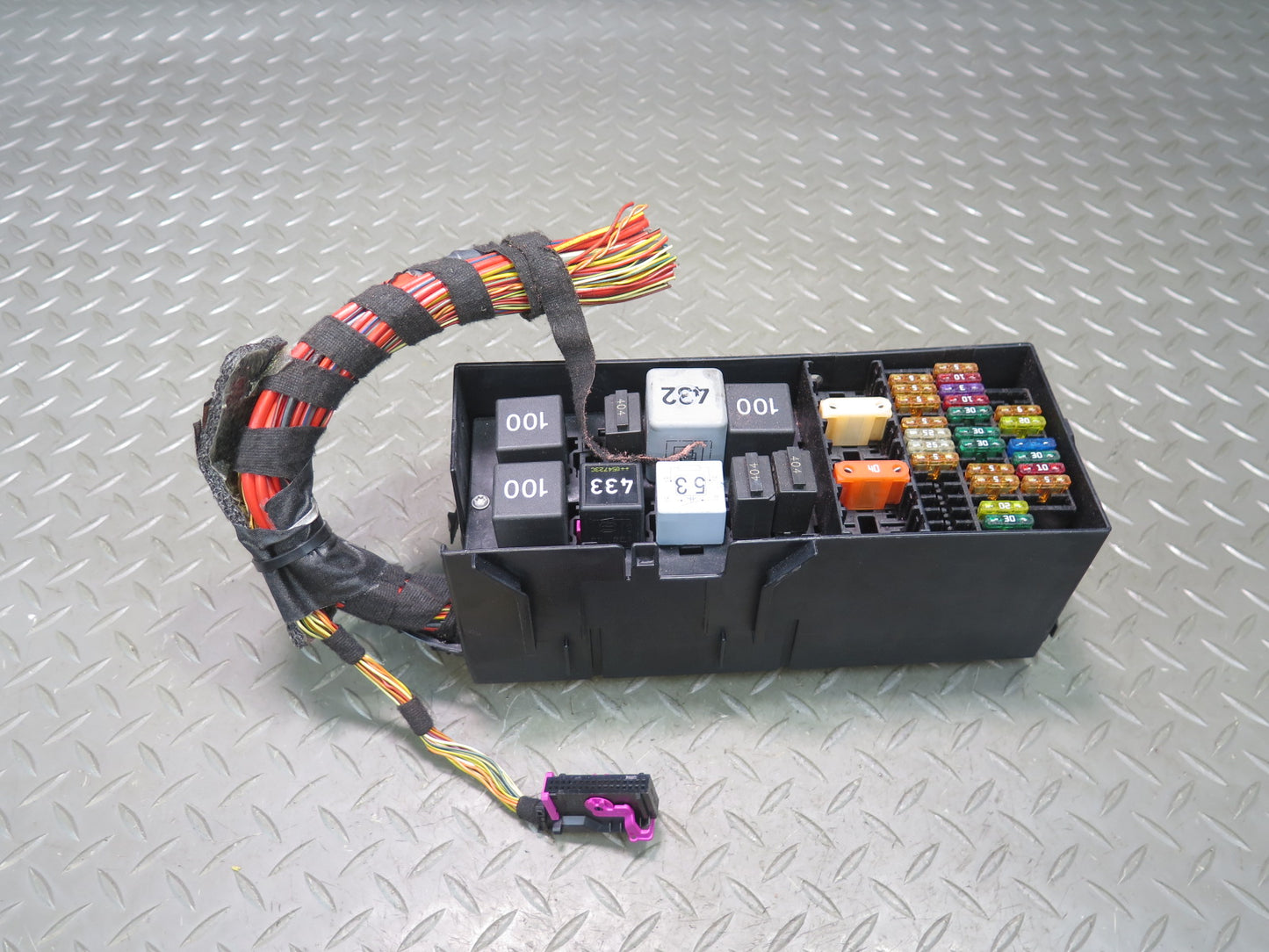 2006-2012 Bentley Flying Spur Rear Trunk Fuse Box Relay Junction Module Unit