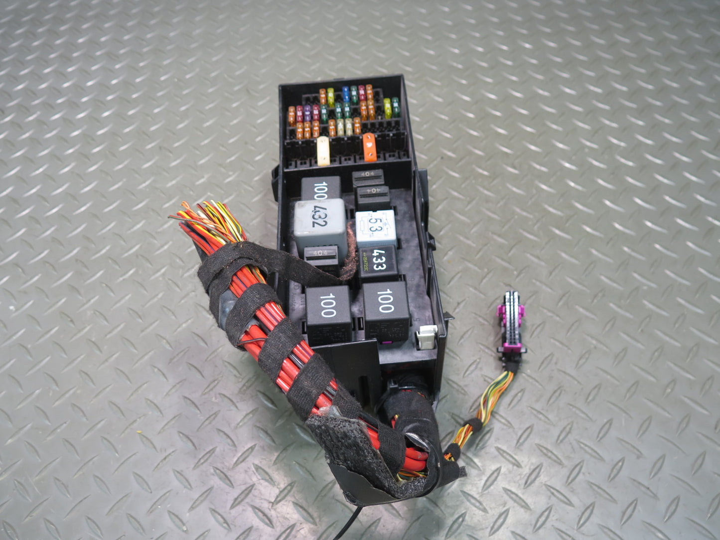 2006-2012 Bentley Flying Spur Rear Trunk Fuse Box Relay Junction Module Unit