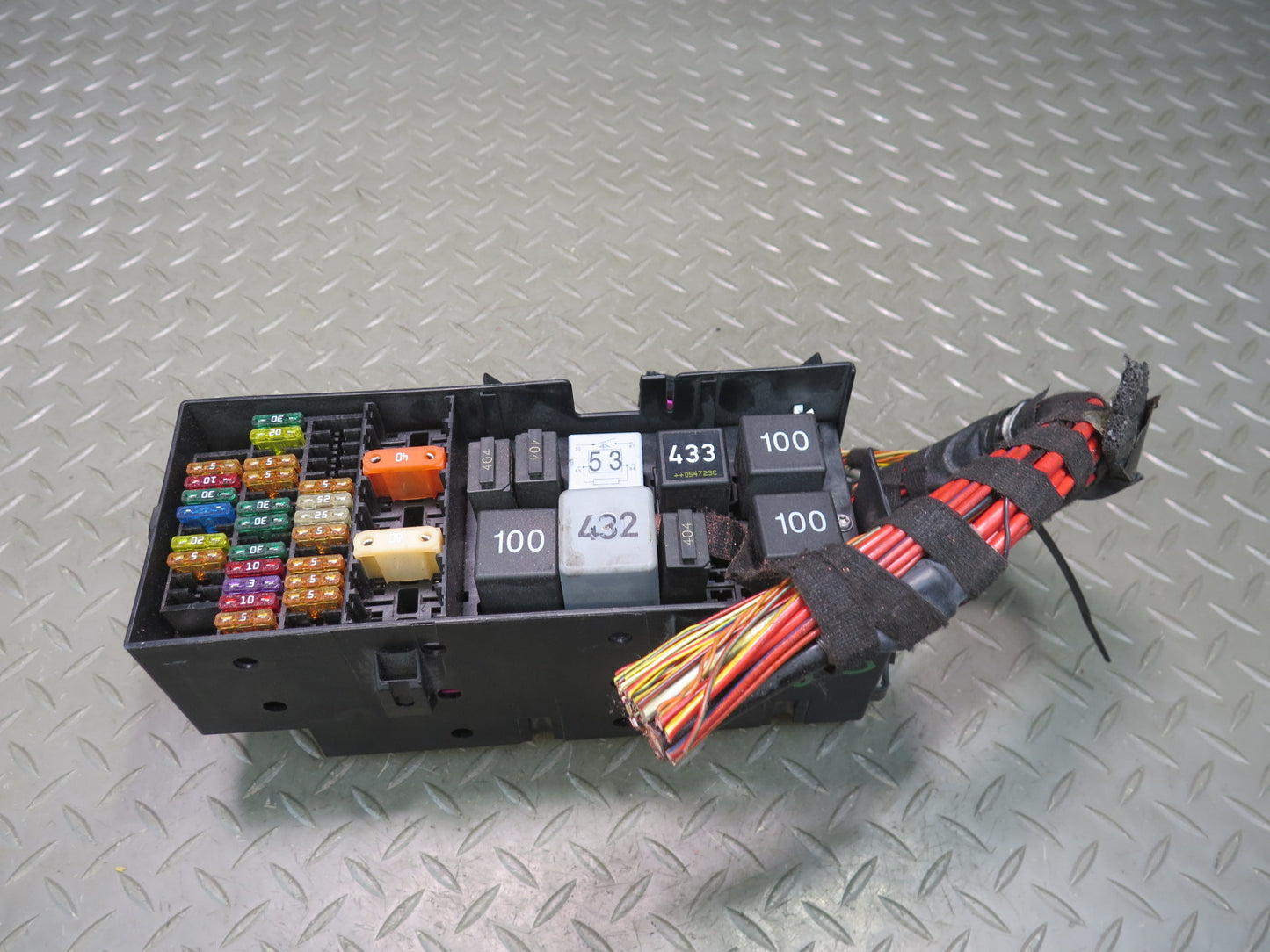 2006-2012 Bentley Flying Spur Rear Trunk Fuse Box Relay Junction Module Unit
