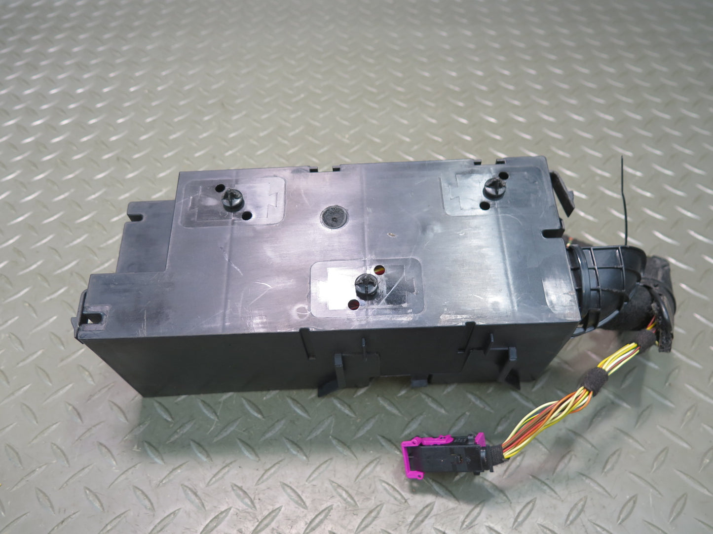 2006-2012 Bentley Flying Spur Rear Trunk Fuse Box Relay Junction Module Unit