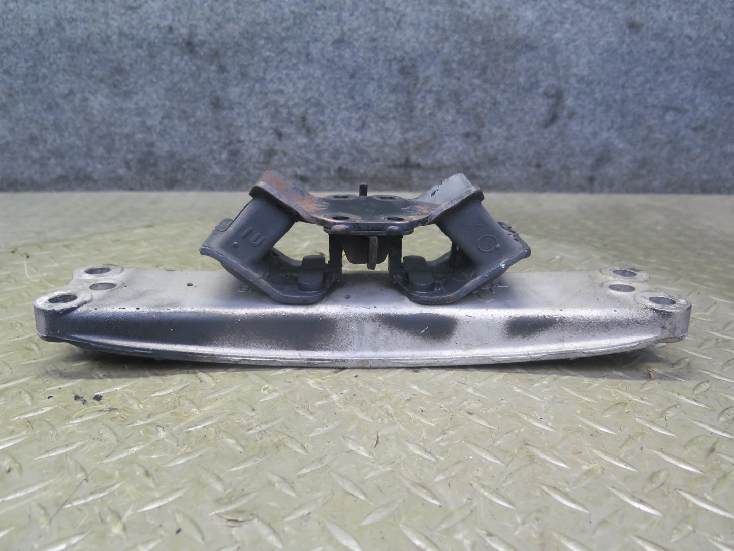 02-10 Lexus Z40 SC430 A/T Automatic Transmission Mount Bracket Support 126K OEM
