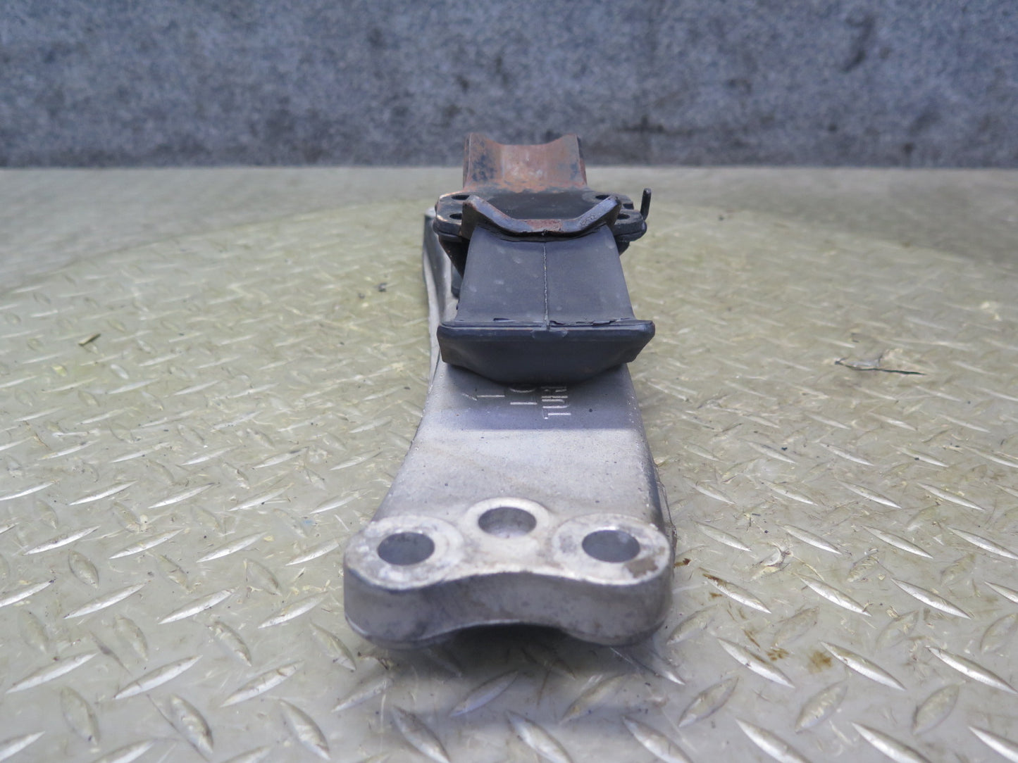 02-10 Lexus Z40 SC430 A/T Automatic Transmission Mount Bracket Support 126K OEM