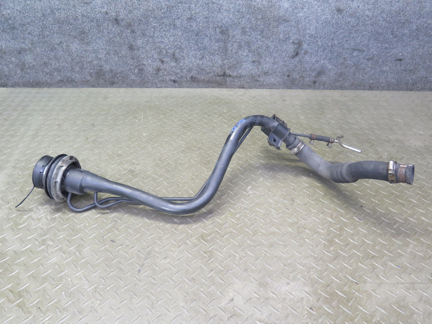 02-05 Lexus Z40 SC430 Fuel Gas Tank Filler Neck w Cap Assembly OEM