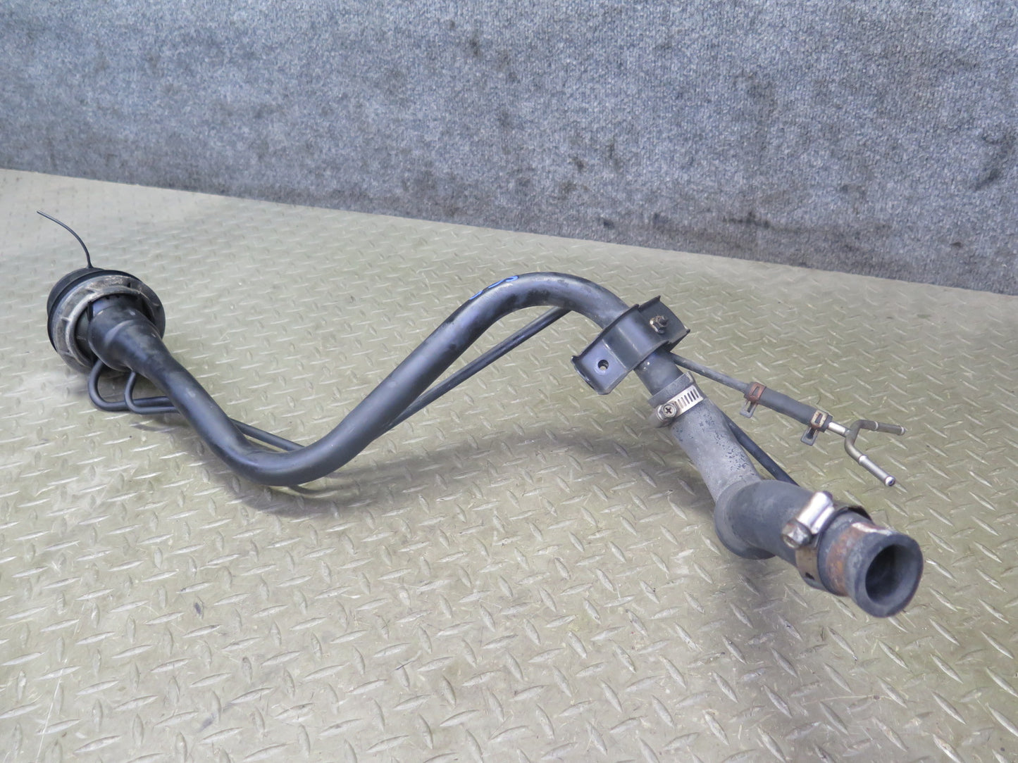02-05 Lexus Z40 SC430 Fuel Gas Tank Filler Neck w Cap Assembly OEM