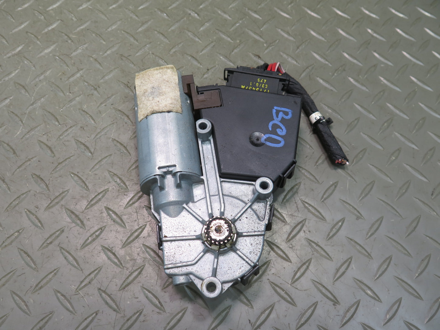 2006-2012 Bentley Flying Spur Front Upper Suroof Moon Roof Power Motor