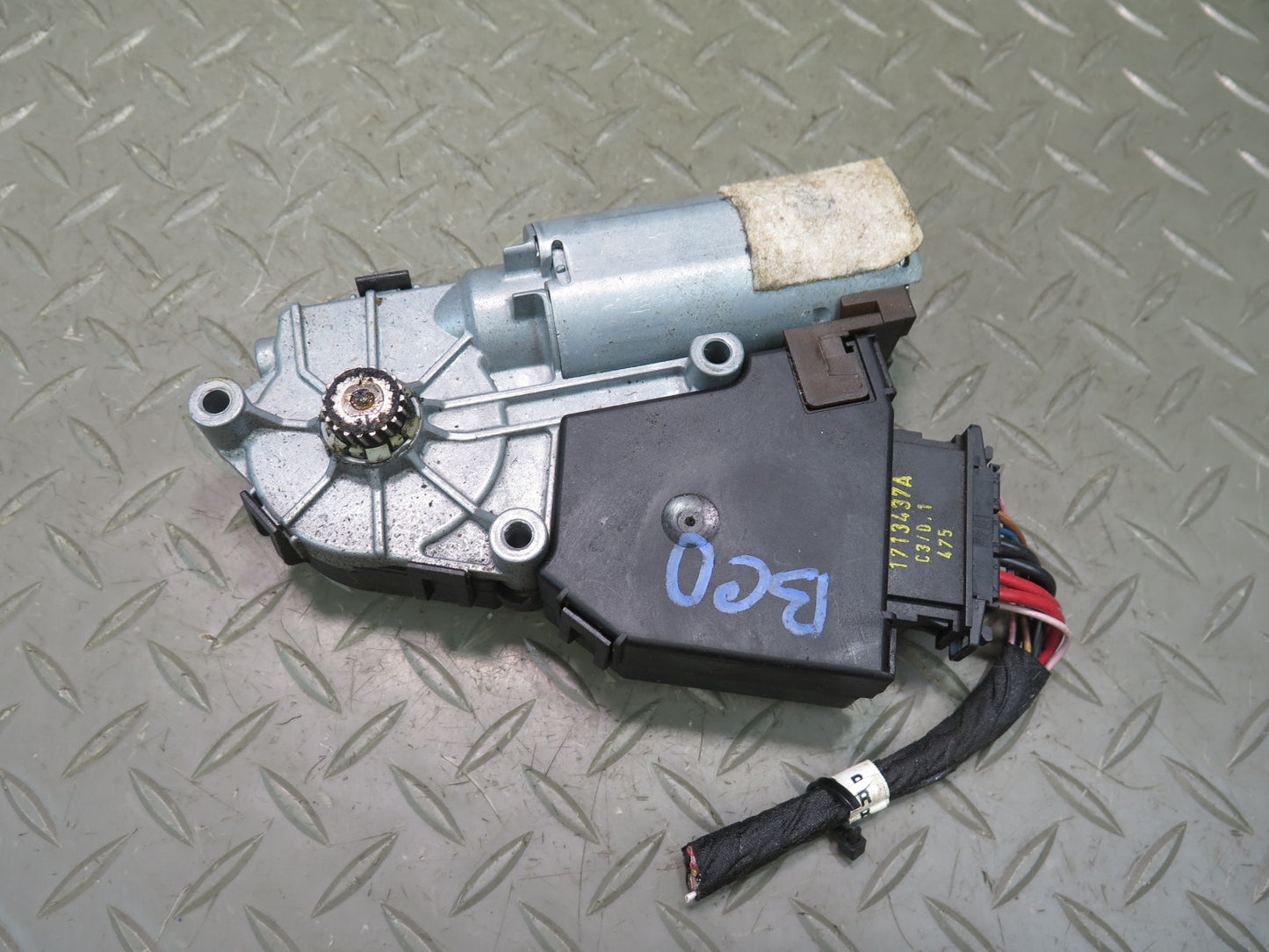 2006-2012 Bentley Flying Spur Front Upper Suroof Moon Roof Power Motor