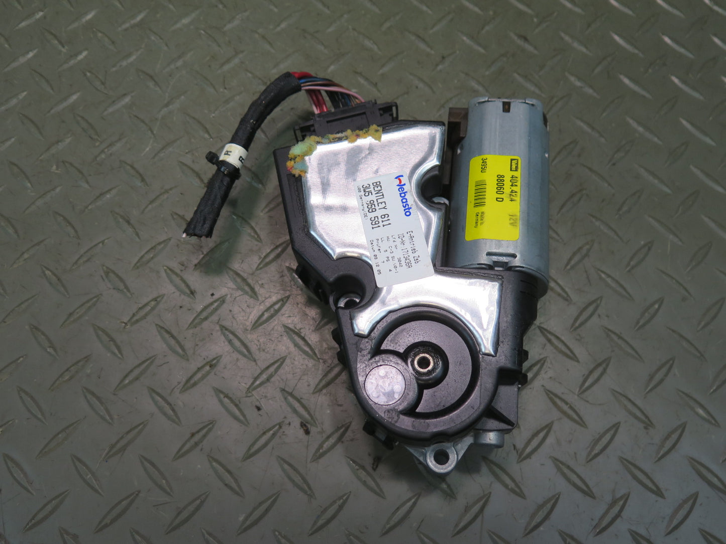 2006-2012 Bentley Flying Spur Front Upper Suroof Moon Roof Power Motor
