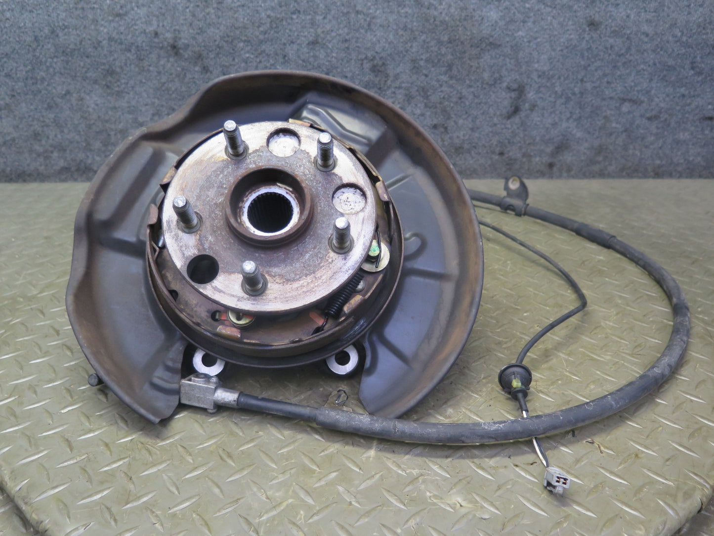 02-10 Lexus SC430 Rear Left Spindle Knuckle Wheel Hub Bearing 126K Miles OEM