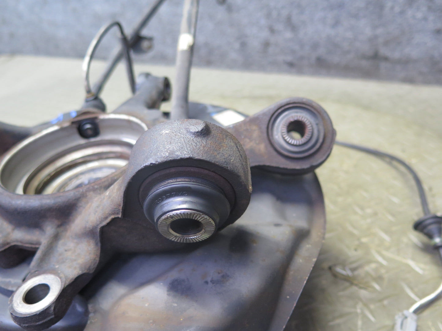 02-10 Lexus SC430 Rear Left Spindle Knuckle Wheel Hub Bearing 126K Miles OEM