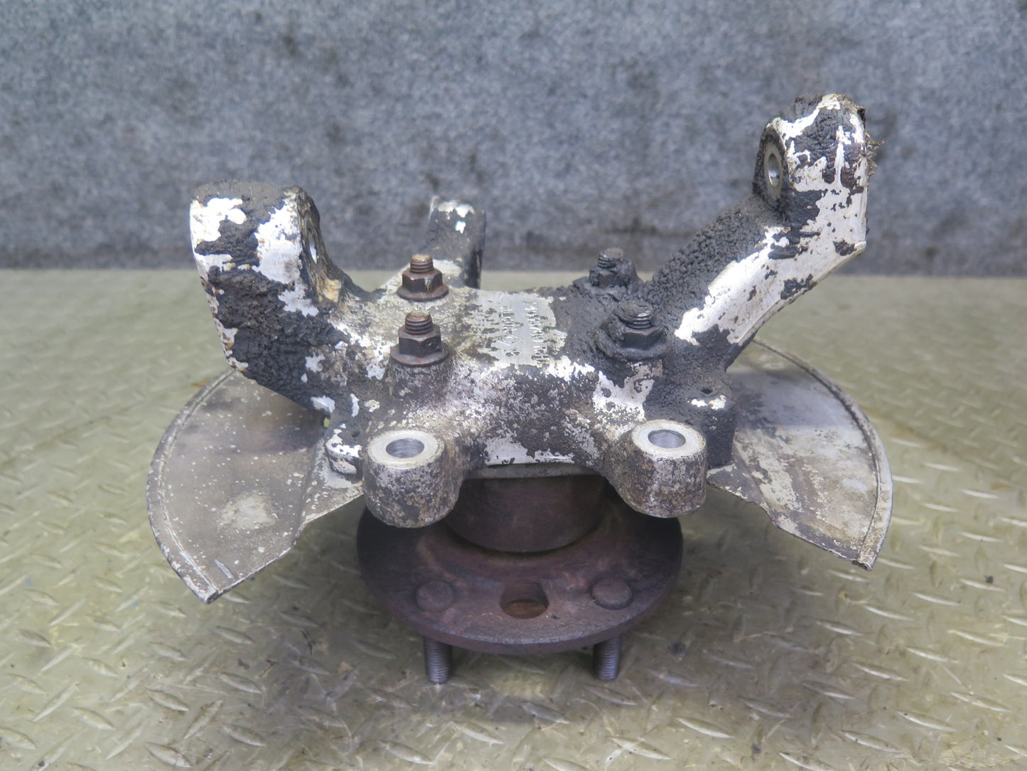 1984 Chevrolet Corvette C4 Front Right Spindle Knuckle Wheel Hub Bearing OEM
