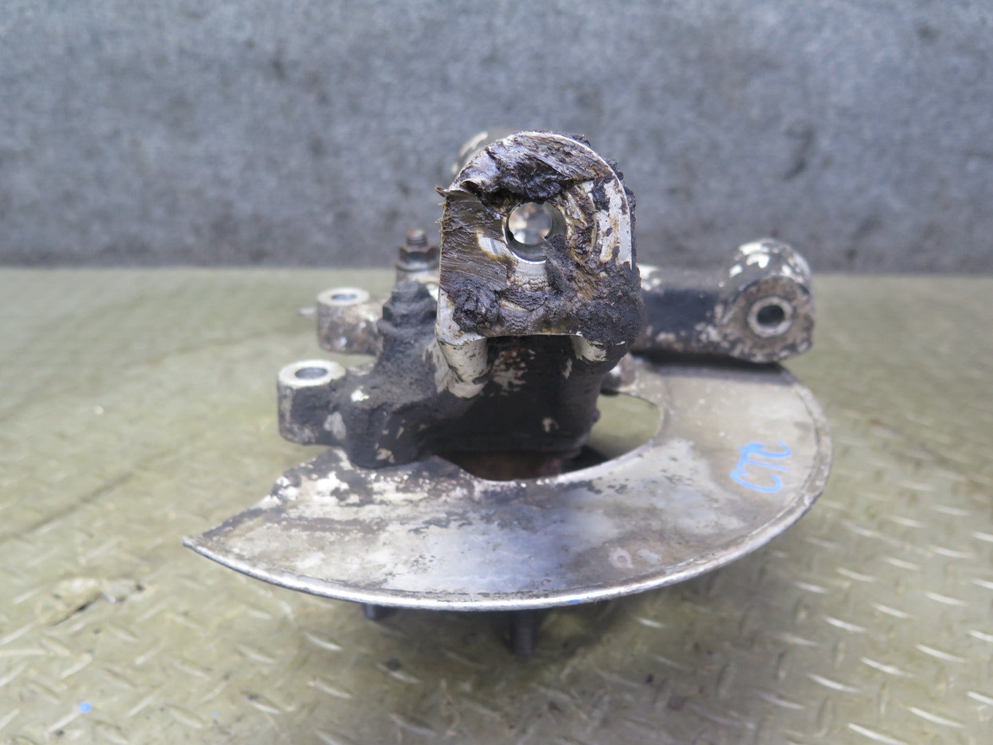 1984 Chevrolet Corvette C4 Front Right Spindle Knuckle Wheel Hub Bearing OEM