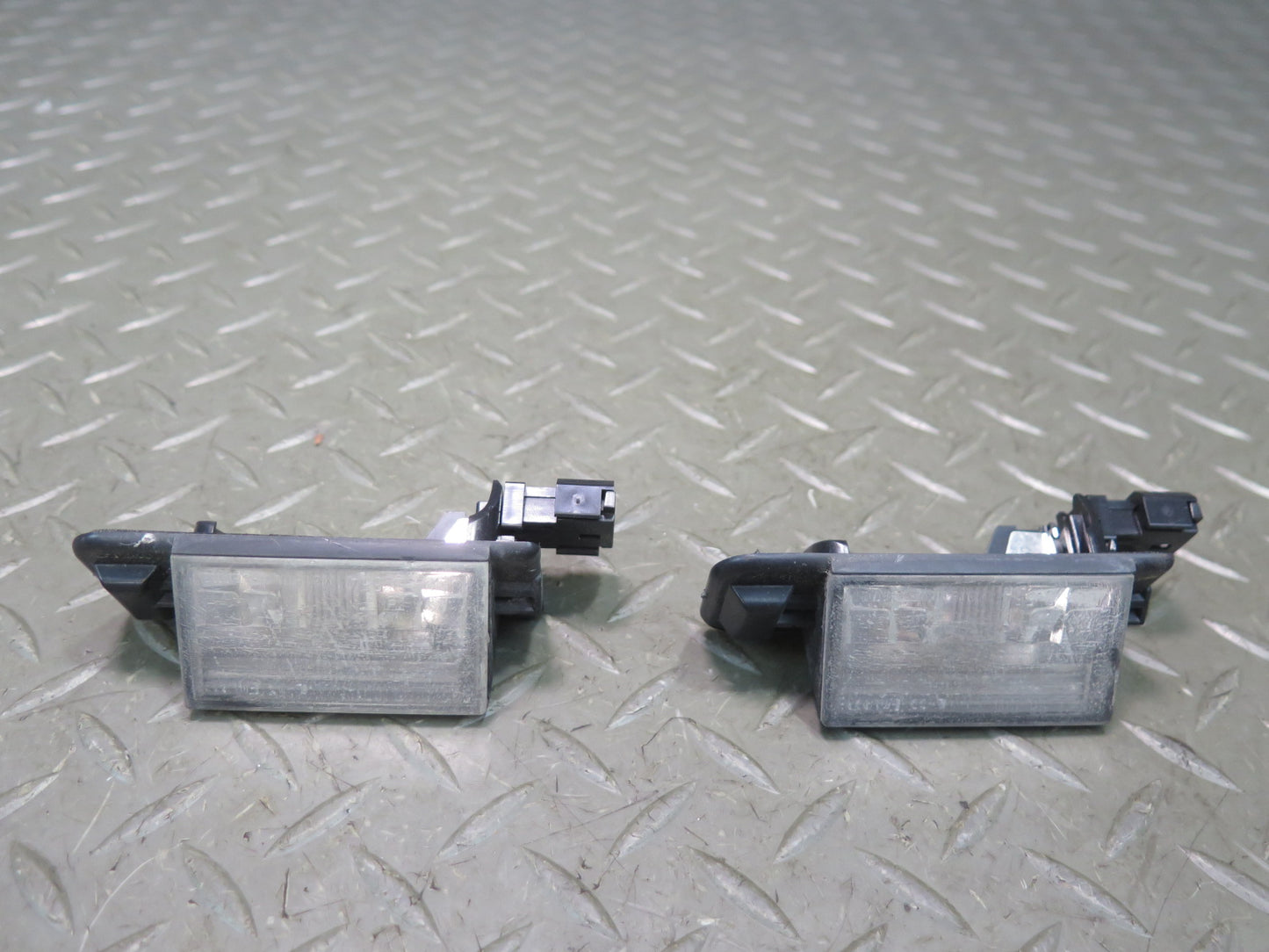 96-99 BMW E36 328iC Set of 2 Rear Left & Right License Light Lamp OEM