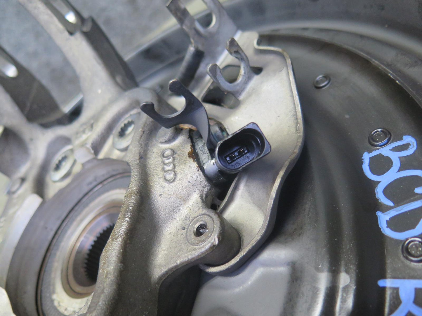 2006-2012 Bentley Continental Flying Spur Rear Left Spindle Knuckle Wheel Hub