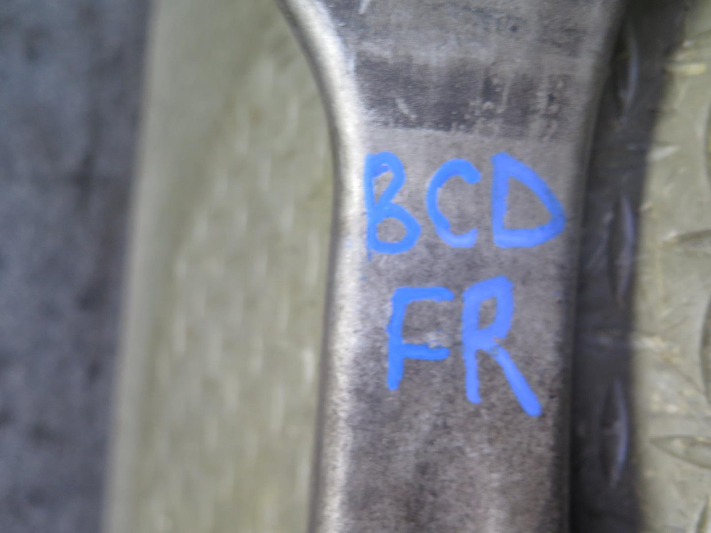 2006-2012 Bentley Continental Flying Spur Front Right Spindle Knuckle Wheel Hub