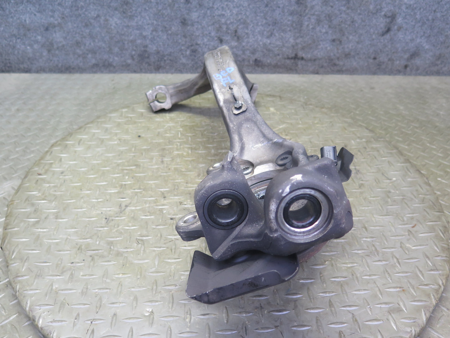 2006-2012 Bentley Continental Flying Spur Front Left Spindle Knuckle Wheel Hub