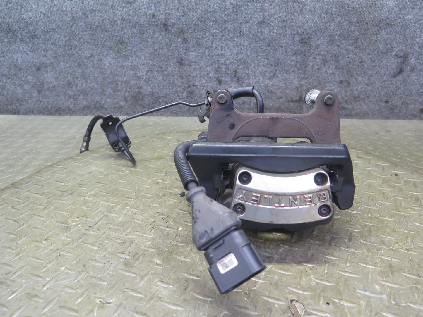 2006-2012 Bentley Flying Spur Rear Left & Right Side Brake Caliper Set