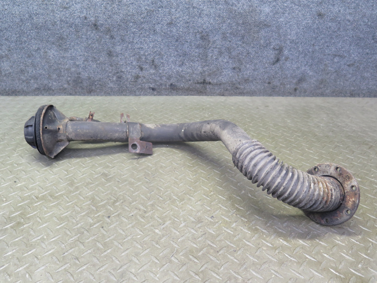 85-89 Nissan Z31 300ZX 2+0 Turbo Fuel Tank Filler Neck w Cap Cover OEM