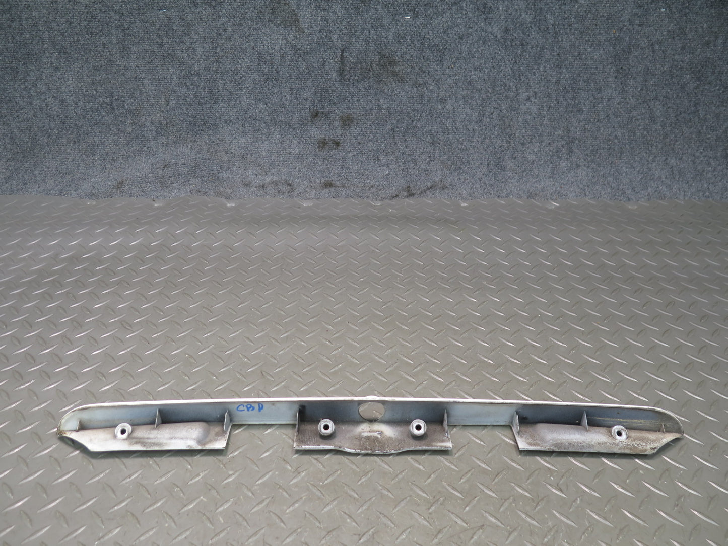 94-99 BMW E36 328ci 325ci Trunk Lid Finisher Trim Molding Grip Alpinweiss OEM