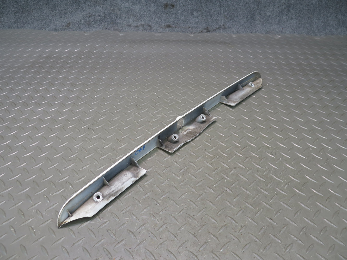 94-99 BMW E36 328ci 325ci Trunk Lid Finisher Trim Molding Grip Alpinweiss OEM