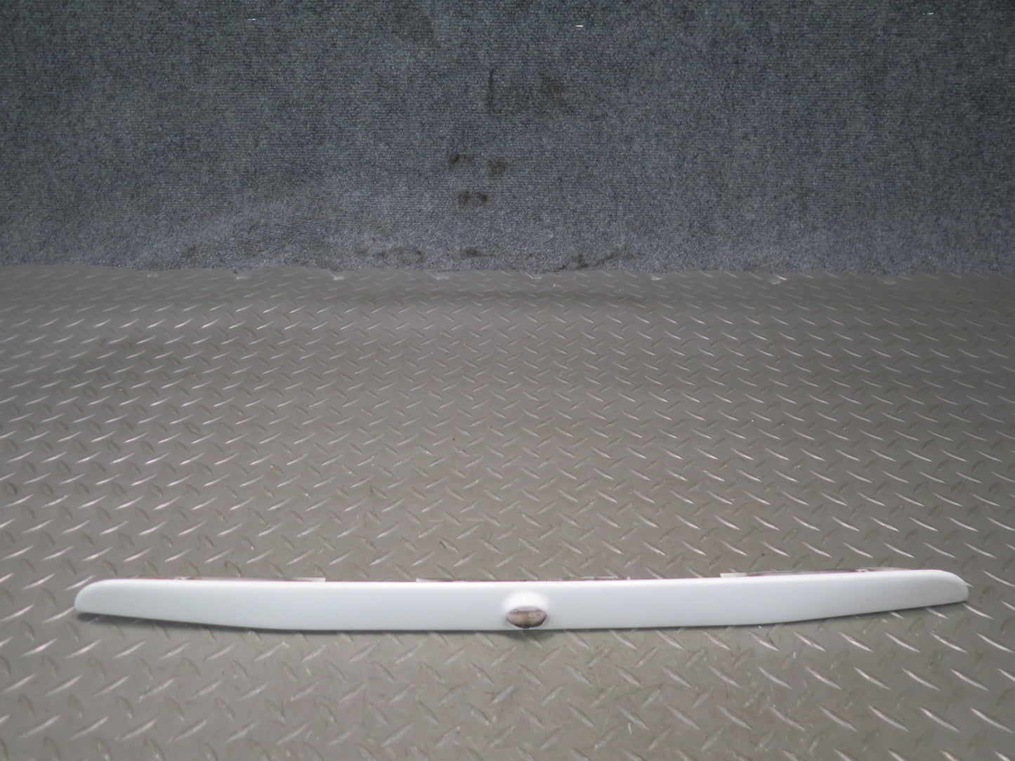 94-99 BMW E36 328ci 325ci Trunk Lid Finisher Trim Molding Grip Alpinweiss OEM
