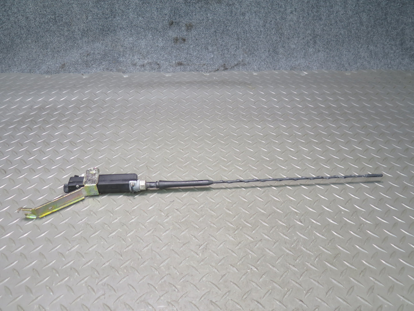 94-99 BMW E36 328iC Convertible Radio Antenna w Mount Bracket Assembly OEM