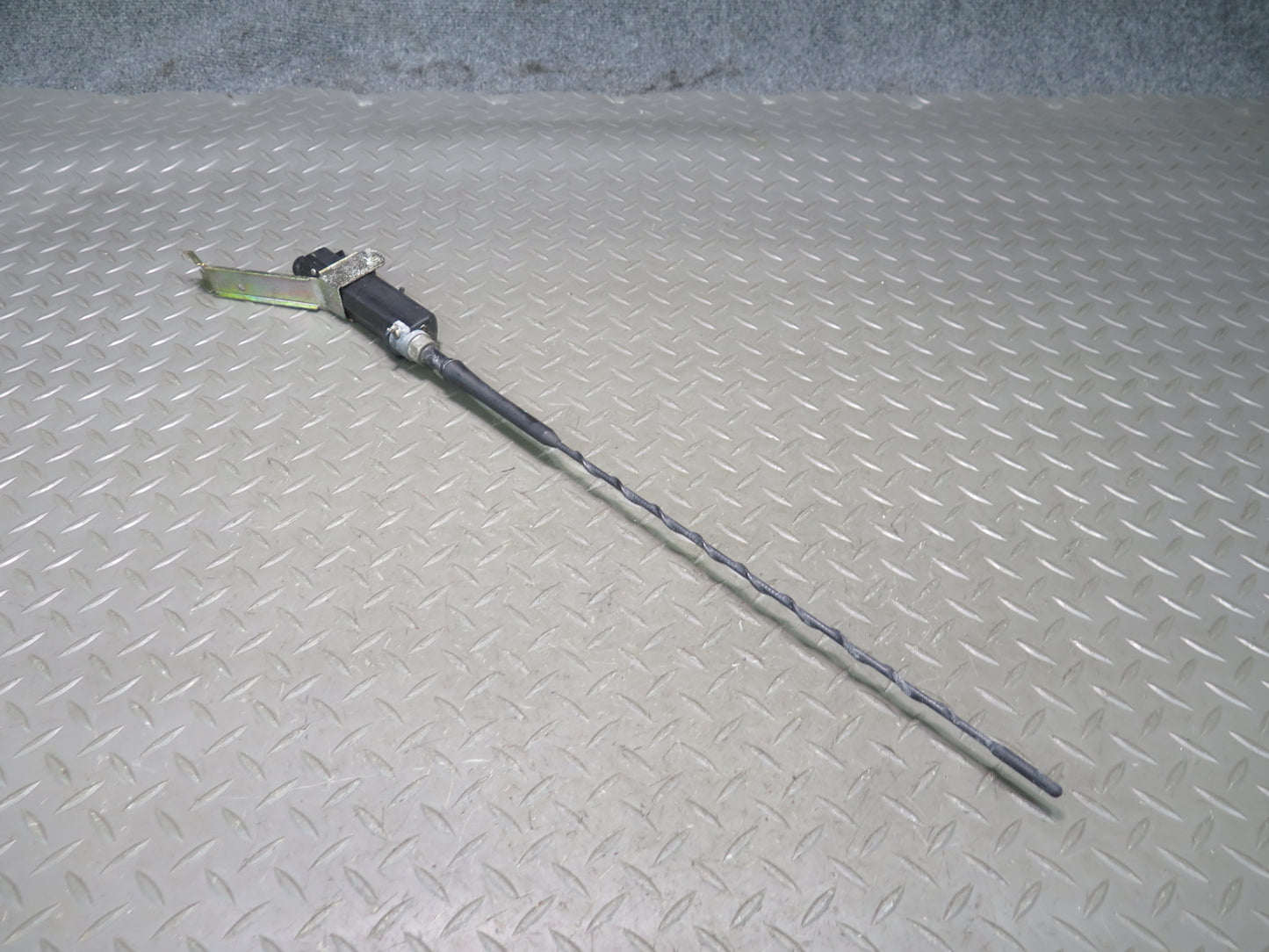 94-99 BMW E36 328iC Convertible Radio Antenna w Mount Bracket Assembly OEM