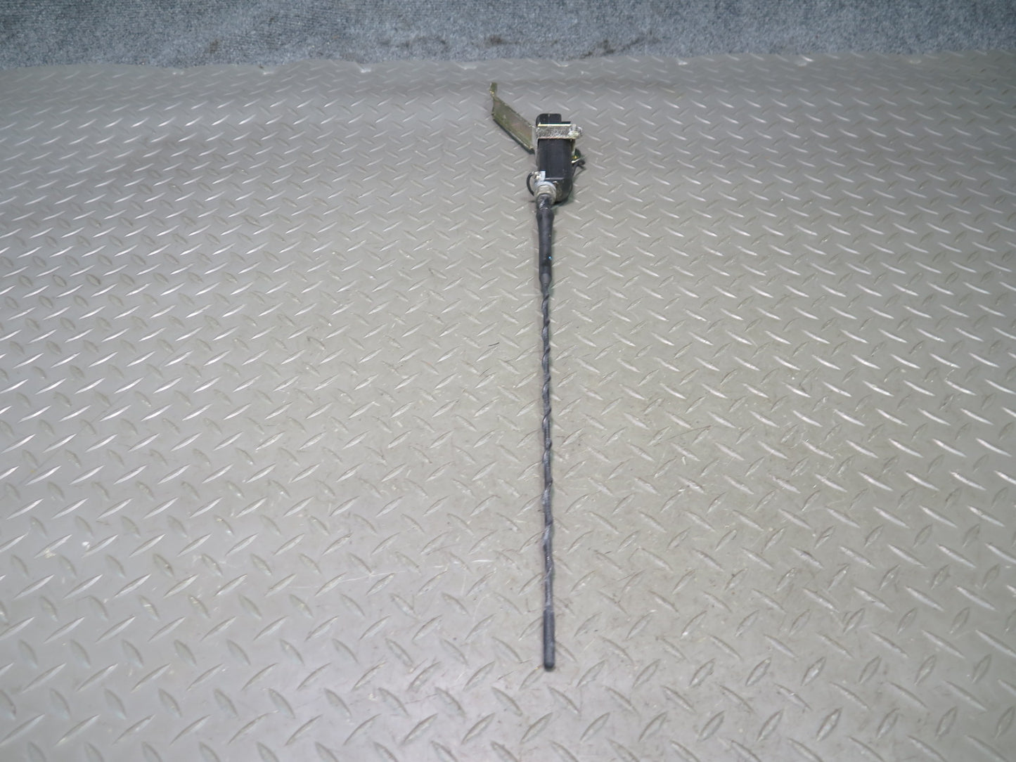 94-99 BMW E36 328iC Convertible Radio Antenna w Mount Bracket Assembly OEM