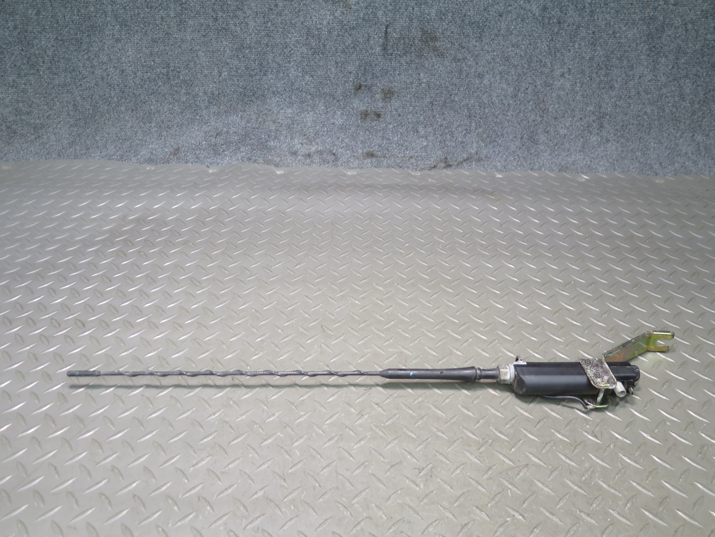 94-99 BMW E36 328iC Convertible Radio Antenna w Mount Bracket Assembly OEM