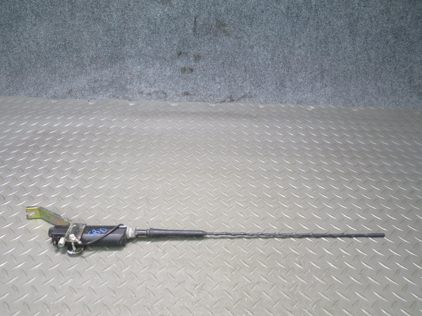 94-99 BMW E36 328iC Convertible Radio Antenna w Mount Bracket Assembly OEM