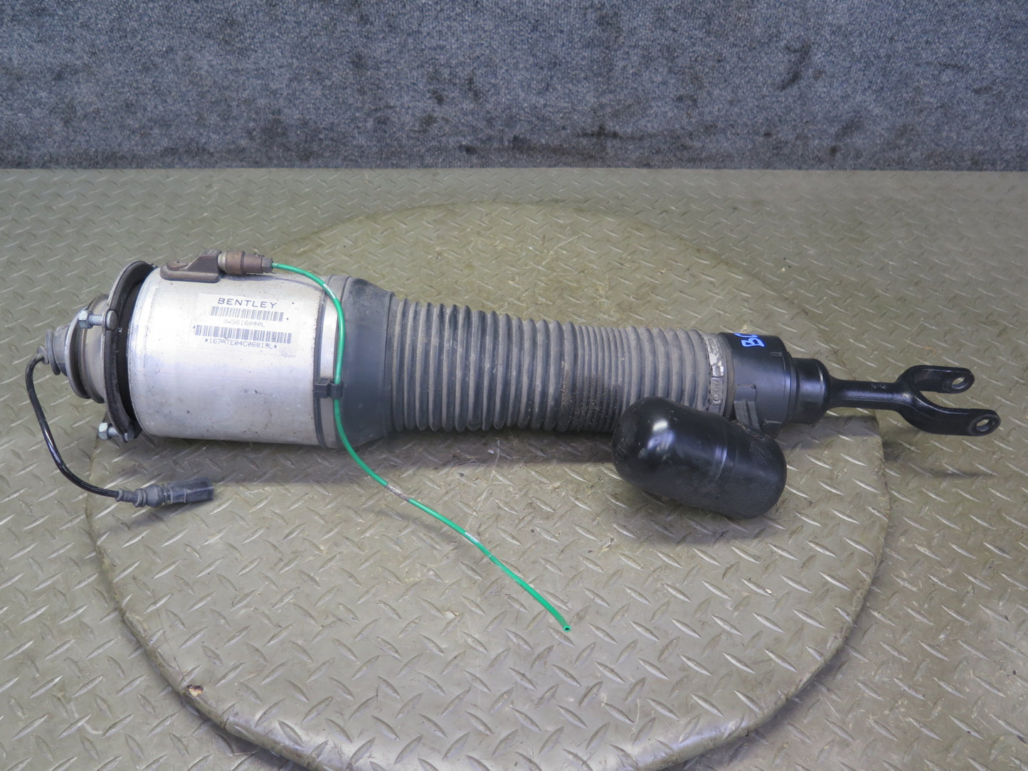 2006-2012 Bentley Flying Spur Front Right Side Air Ride Air Shock Strut Absorber