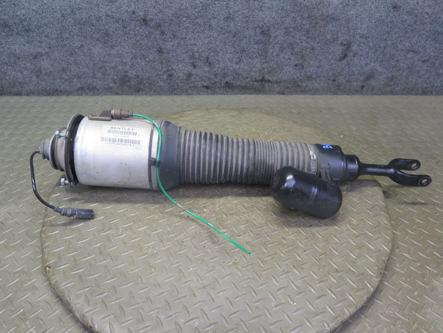 2006-2012 Bentley Flying Spur Front Right Side Air Ride Air Shock Strut Absorber